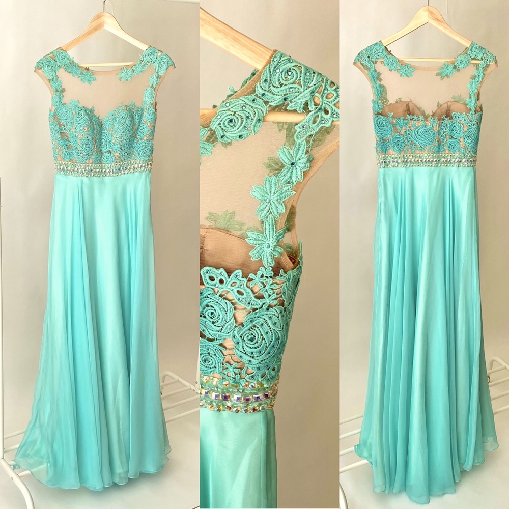 PROM OR EVENT DRESS🌿DAVE AND JOHNNY 🌿 Aqua